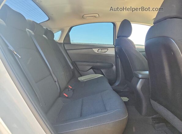 3KPF24AD7LE157632 2020 KIA FORTE Белый Вид задних сидений
