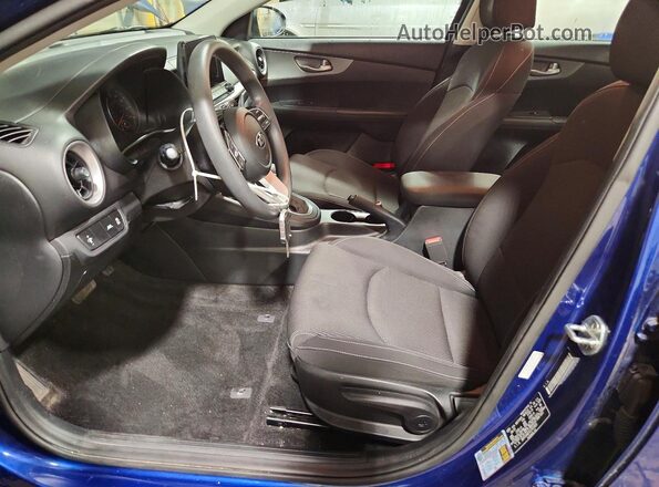 3KPF24AD7LE161809 2020 KIA FORTE Blue Вид салону спереду