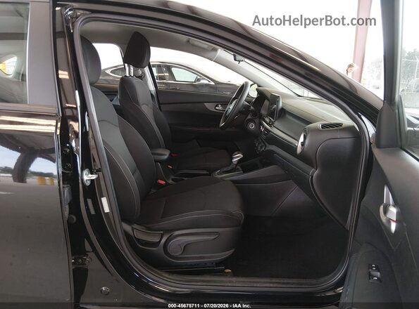 3KPF24AD7ME265914 2021 KIA FORTE Черный Вид салона спереди