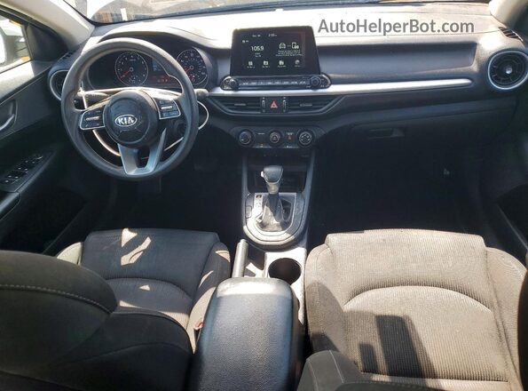 3KPF24AD7ME304033 2021 KIA FORTE Белый Вид панели приборов