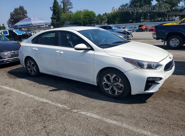 3KPF24AD7ME304033 2021 KIA FORTE Белый Передняя правая четверть