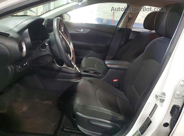 3KPF24AD7ME329711 2021 KIA FORTE Белый Вид салона спереди