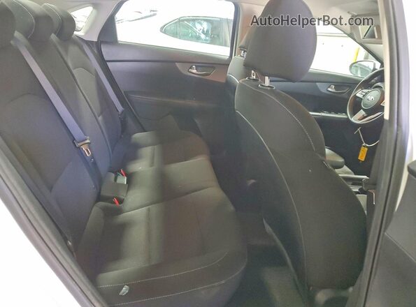 3KPF24AD7ME329711 2021 KIA FORTE Белый Вид задних сидений