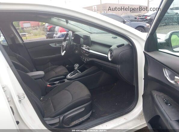 3KPF24AD7NE448926 2022 KIA FORTE White წინა სალონის ხედი