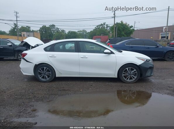 3KPF24AD7NE448926 2022 KIA FORTE White უკანა სალონის ხედი