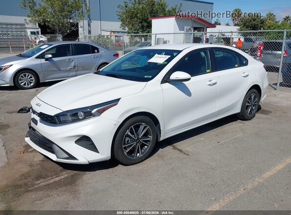 3KPF24AD7NE474376 2022 KIA FORTE White წინა მარცხენა ხედი სამი მეოთხედიდან