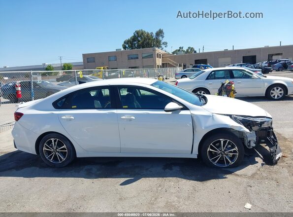 3KPF24AD7NE474376 2022 KIA FORTE White უკანა სალონის ხედი