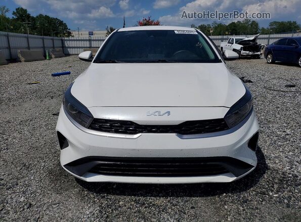 3KPF24AD7PE508769 2023 KIA FORTE White Вид спереду