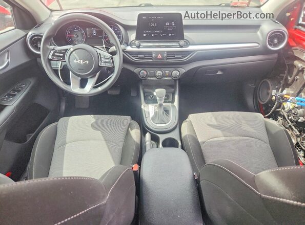 3KPF24AD7PE606149 2023 KIA FORTE Red Vista del salpicadero