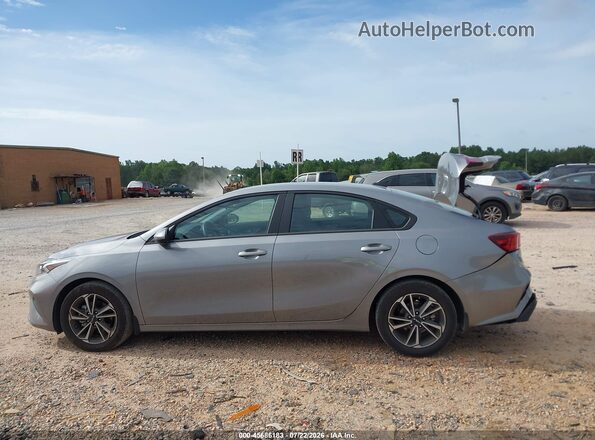 3KPF24AD7PE662897 2023 KIA FORTE Silver სალონის 360-გრადუსიანი ხედი