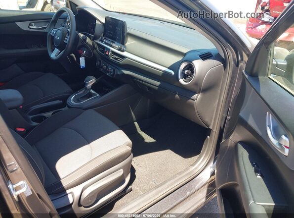 3KPF24AD7RE687558 2024 KIA FORTE Gray Vista interior delantera