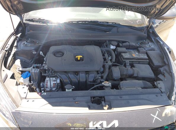 3KPF24AD7RE687558 2024 KIA FORTE Gray Vista trasera