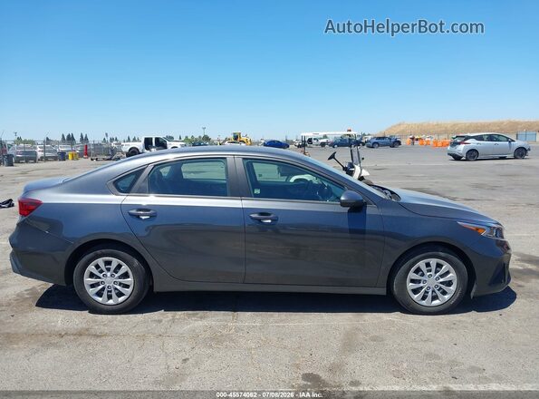 3KPF24AD7RE687558 2024 KIA FORTE Gray Vista interior trasera