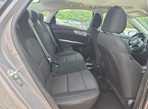 3KPF24AD7RE725306 2024 KIA FORTE Gray უკანა სავარძლების ხედი