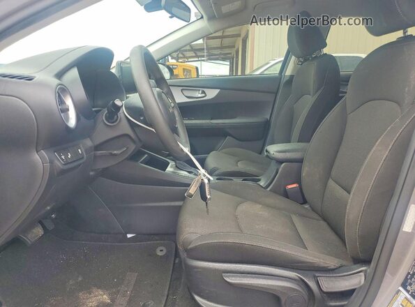 3KPF24AD7RE730859 2024 KIA FORTE Silver Սալոնի դիմացի տեսք