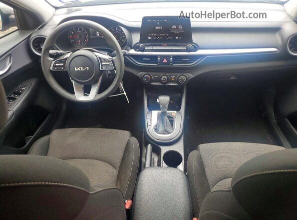 3KPF24AD7RE730859 2024 KIA FORTE Silver Առջևի վահանակի տեսք