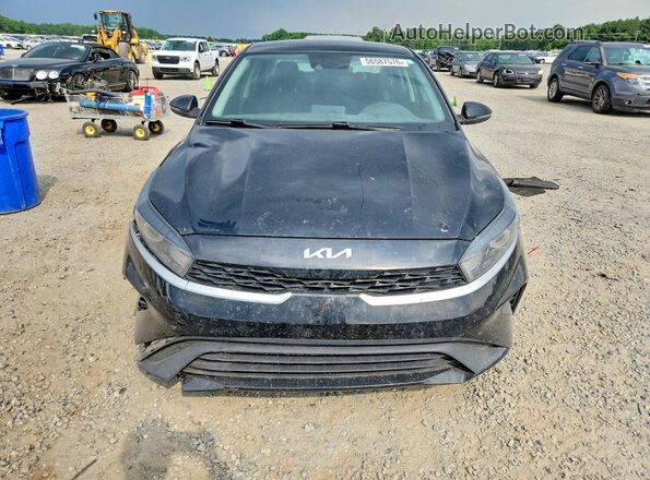3KPF24AD7RE744535 2024 KIA FORTE Black Widok z przodu