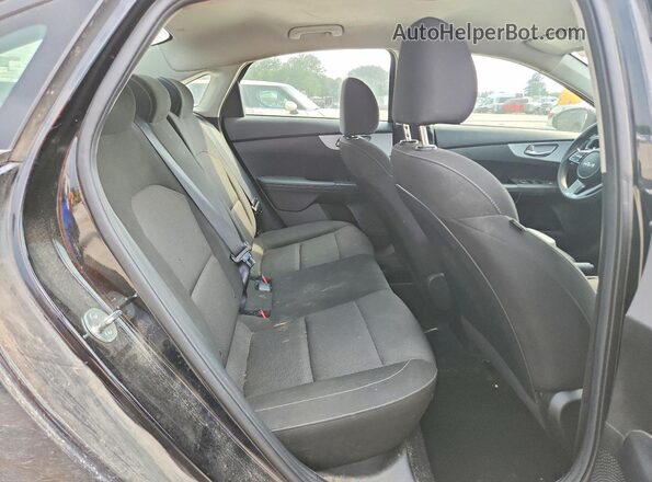 3KPF24AD7RE744535 2024 KIA FORTE Black Widok tylnych siedzeń
