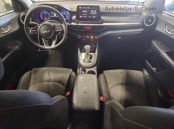 3KPF24AD7RE784792 2024 KIA FORTE White Առջևի վահանակի տեսք