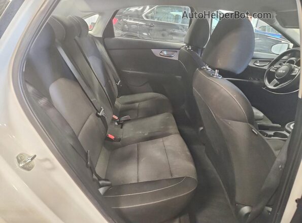 3KPF24AD7RE784792 2024 KIA FORTE White Հետևի նստատեղերի տեսք