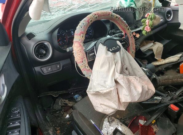 3KPF24AD7RE804698 2024 KIA FORTE Red Widok deski rozdzielczej
