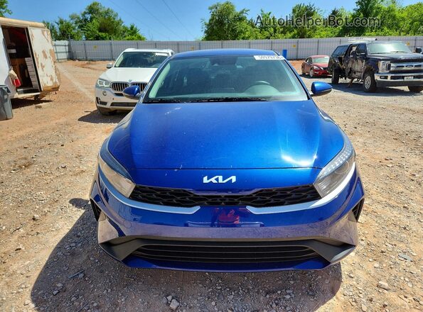 3KPF24AD7RE809853 2024 KIA FORTE Blue Front view