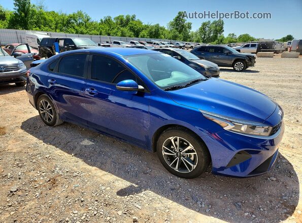 3KPF24AD7RE809853 2024 KIA FORTE Blue Front right