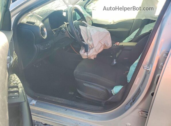 3KPF24AD8LE178652 2020 KIA FORTE Silver Front interior view