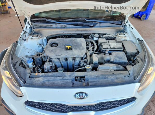3KPF24AD8ME265646 2021 KIA FORTE White Вид задньої частини салону