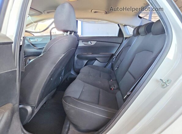 3KPF24AD8ME265646 2021 KIA FORTE White Вид задніх сидінь