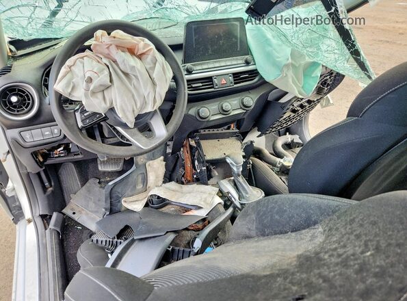 3KPF24AD8ME282186 2021 KIA FORTE Silver Dashboard view
