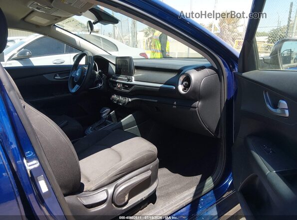 3KPF24AD8ME283810 2021 KIA FORTE Dark Blue Вид салона спереди