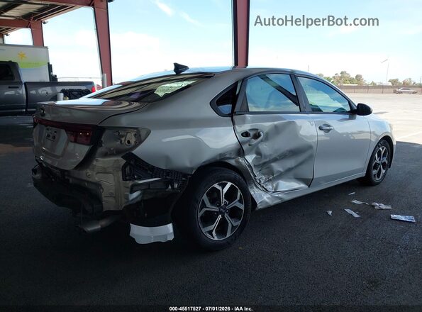3KPF24AD8ME285556 2021 KIA FORTE Silver Vista frontal