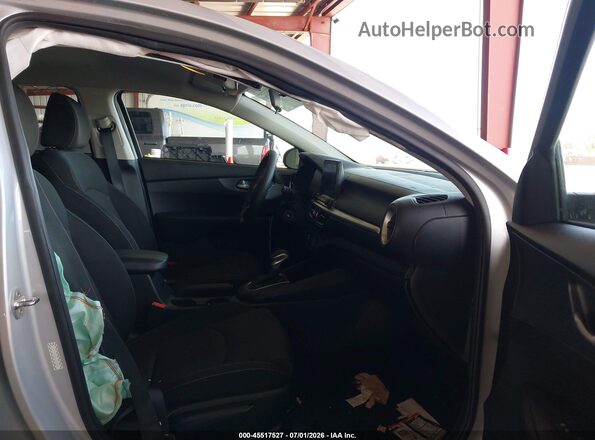3KPF24AD8ME285556 2021 KIA FORTE Silver Vista interior delantera