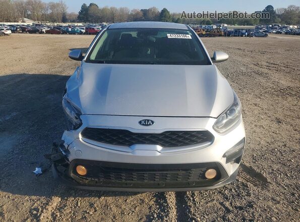 3KPF24AD8ME305708 2021 KIA FORTE Серебряный Вид спереди