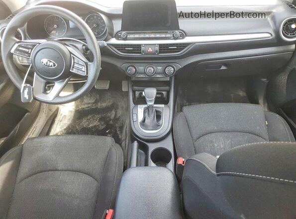 3KPF24AD8ME339339 2021 KIA FORTE Белый Вид панели приборов