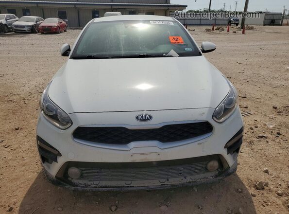 3KPF24AD8ME339339 2021 KIA FORTE Белый Вид спереди