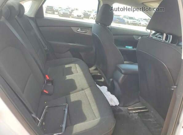 3KPF24AD8ME339339 2021 KIA FORTE Белый Вид задних сидений
