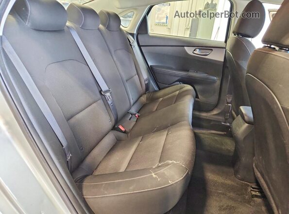 3KPF24AD8ME341463 2021 KIA FORTE Серебряный Вид задних сидений