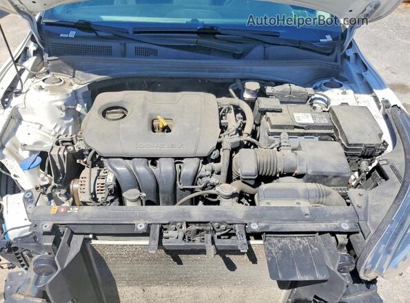 3KPF24AD8ME346890 2021 KIA FORTE White Widok wnętrza z tyłu