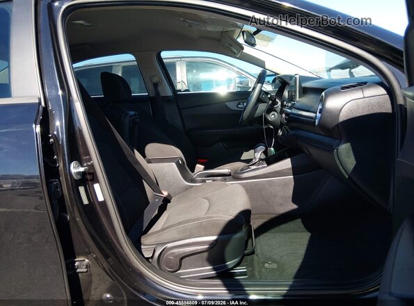 3KPF24AD8ME358120 2021 KIA FORTE Black Front interior view
