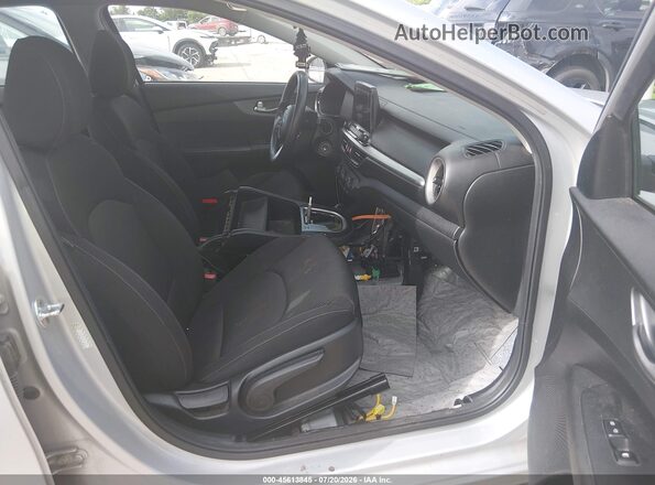 3KPF24AD8ME364564 2021 KIA FORTE Silver Widok wnętrza z przodu