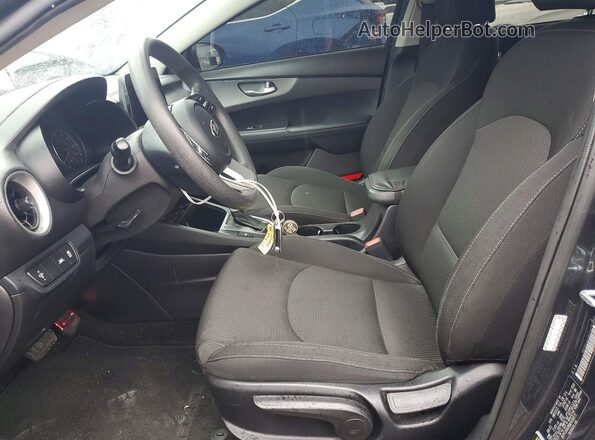 3KPF24AD8ME408871 2021 KIA FORTE Серый Вид салона спереди