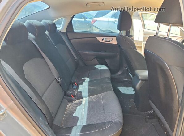 3KPF24AD8NE426806 2022 KIA FORTE Gray უკანა სავარძლების ხედი