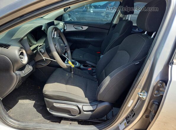 3KPF24AD8NE426806 2022 KIA FORTE Gray წინა სალონის ხედი