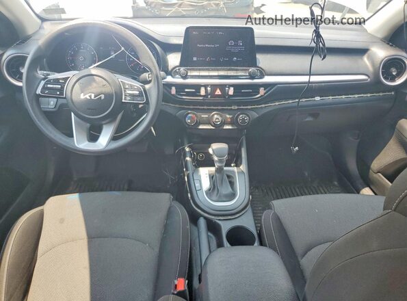 3KPF24AD8PE602448 2023 KIA FORTE Белый Вид панели приборов