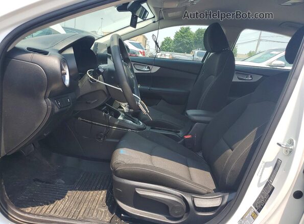 3KPF24AD8PE602448 2023 KIA FORTE Белый Вид салона спереди