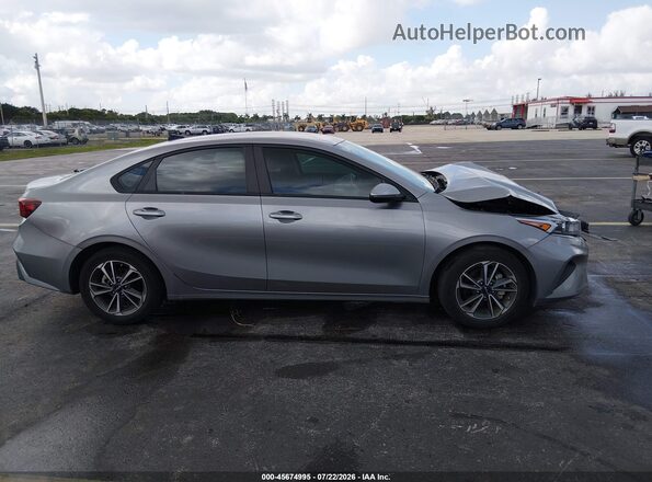 3KPF24AD8PE625695 2023 KIA FORTE Gray Вид задньої частини салону