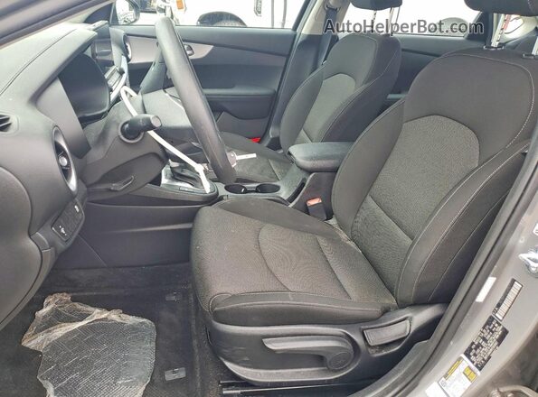 3KPF24AD8PE663041 2023 KIA FORTE Gray Vista interior delantera