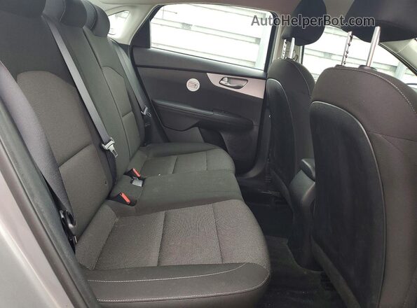 3KPF24AD8PE663041 2023 KIA FORTE Gray Vista de los asientos traseros